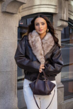 CASACO CASTANHO COM GOLA EM PELO PONTO CHIC