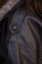 CASACO CASTANHO COM GOLA EM PELO PONTO CHIC - Image 8