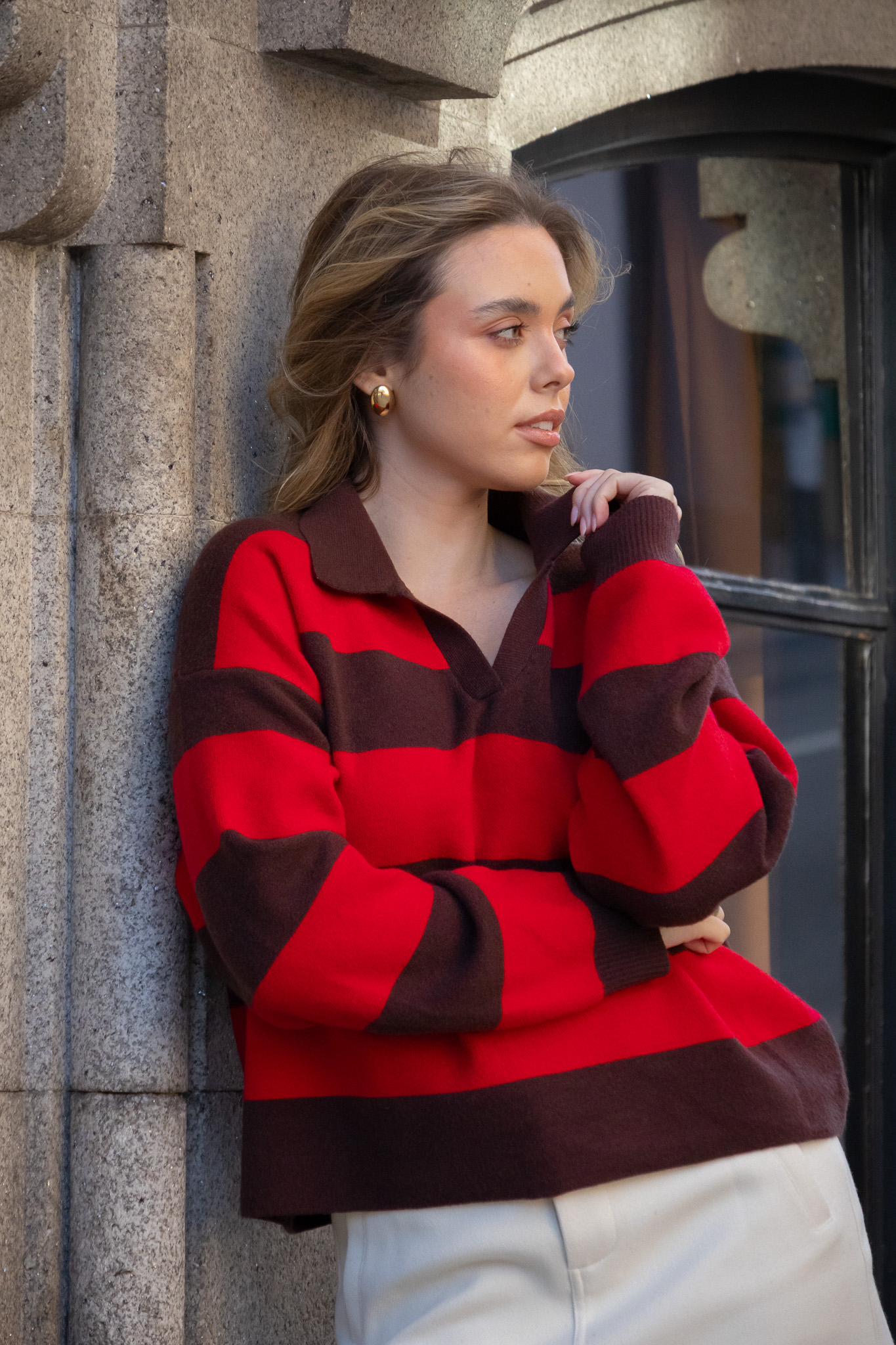 IMG_7152 POLO CASTANHO E VERMELHO DECOTE EM V PONTO CHIC - Image 1