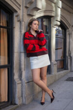 POLO CASTANHO E VERMELHO DECOTE EM V PONTO CHIC - Image 5