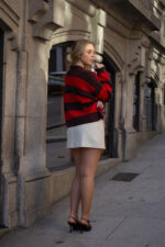 POLO CASTANHO E VERMELHO DECOTE EM V PONTO CHIC - Image 7