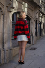 POLO CASTANHO E VERMELHO DECOTE EM V PONTO CHIC - Image 4