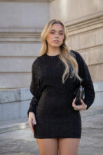 VESTIDO PRETO COM APLICAÇÕES BRILHANTES PONTO CHIC