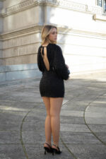 VESTIDO PRETO COM APLICAÇÕES BRILHANTES PONTO CHIC - Image 8