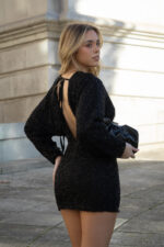 VESTIDO PRETO COM APLICAÇÕES BRILHANTES PONTO CHIC - Image 7