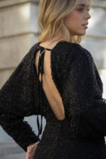 VESTIDO PRETO COM APLICAÇÕES BRILHANTES PONTO CHIC - Image 6