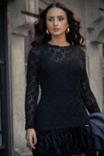 VESTIDO CURTO EM RENDA COM FOLHO EM VELUDO SAHOCO - Image 5