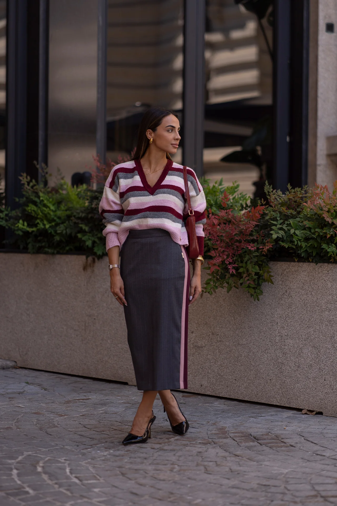 SITE_INFLUENCERS_69 CAMISOLA CROPPED ÀS RISCAS CINZA E ROSA SAHOCO - Image 1