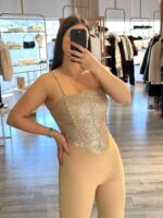 MACACÃO COM LANTEJOULAS DOURADAS RINASCIMENTO - Image 3