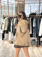 QUISPO ACOLCHOADO COM PELO CAMEL MISS YOU - Image 4