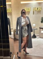 SAIA CURTA PRATEADA DE LANTEJOULAS RINASCIMENTO - Image 2