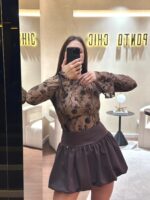 BLUSA CASTANHA COM FLORES PONTO CHIC - Image 3