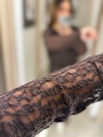 VESTIDO COMPRIDO DE RENDA CASTANHO PONTO CHIC - Image 3