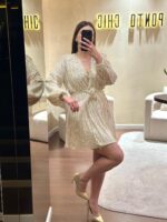 VESTIDO CURTO CHAMPAGNE COM LANTEJOULAS PONTO CHIC - Image 2