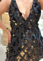 VESTIDO PRETO DE ALÇAS E LANTEJOULAS PONTO CHIC - Image 2