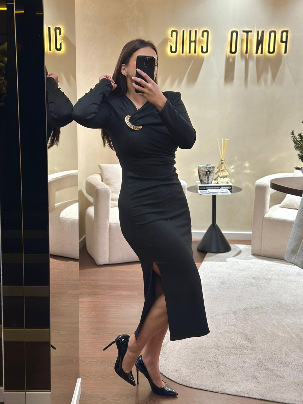 WhatsApp Image 2025-11-25 at 13.20.16 (3) VESTIDO DRAPEADO COM FIVELA DOURADA PRETO PONTO CHIC - Image 1