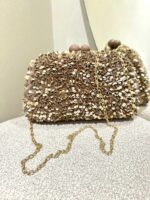 CLUTCH DE VELUDO COM LANTEJOULAS TAUPE PONTO CHIC - Image 2