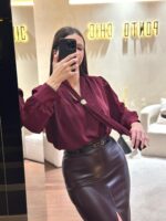 BLUSA BORDÔ COM APLICAÇÃO DOURADA PONTO CHIC