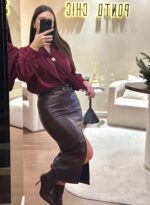 BLUSA BORDÔ COM APLICAÇÃO DOURADA PONTO CHIC - Image 4