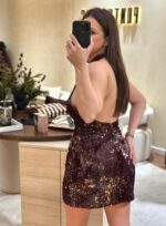 VESTIDO BORDÔ DE LANTEJOULAS COM LAÇO NO PESCOÇO PONTO CHIC - Image 3