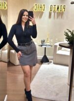 CAMISOLA PRETA DRAPEADA COM APLICAÇÃO NO PEITO IMPERIAL - Image 4