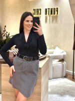 CAMISOLA PRETA DRAPEADA COM APLICAÇÃO NO PEITO IMPERIAL