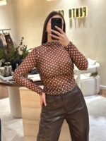 CAMISOLA CASTANHA COM BOLAS BRANCAS PONTO CHIC - Image 3