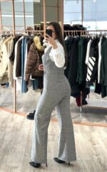 MACACÃO XADREZ CINZA DE DECOTE EM V RINASCIMENTO - Image 4