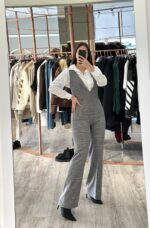 MACACÃO XADREZ CINZA DE DECOTE EM V RINASCIMENTO