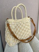 MALA DE MÃO EM PALHA ENTRELAÇADA PONTO CHIC