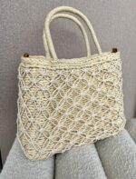 MALA DE MÃO EM PALHA ENTRELAÇADA PONTO CHIC - Image 2
