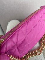 MALA  ACOLCHOADA ROSA COM CORRENTE PONTO CHIC - Image 3