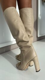 BOTA ALTA BEGE COM DETALHE DOURADO RINASCIMENTO - Image 3