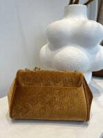 MALA DE VELUDO CAMEL COM CORRENTE RINASCIMENTO - Image 2