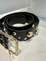 CINTO PRETO COM APLICAÇÕES METÁLICAS DOURADAS RINASCIMENTO - Image 2