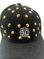 BONÉ PRETO COM TACHAS DOURADAS GIL SANTUCCI - Image 4