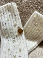 LUVAS BRANCAS COM APLICAÇÕES DE PÉROLAS RINASCIMENTO - Image 4