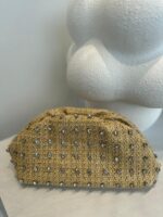 MALA DE MÃO PALHA COM APLICAÇÃO DE BRILHOS PONTO CHIC - Image 3