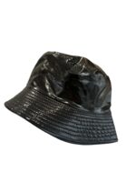 CHAPÉU PRETO EFEITO VINILICO PONTO CHIC