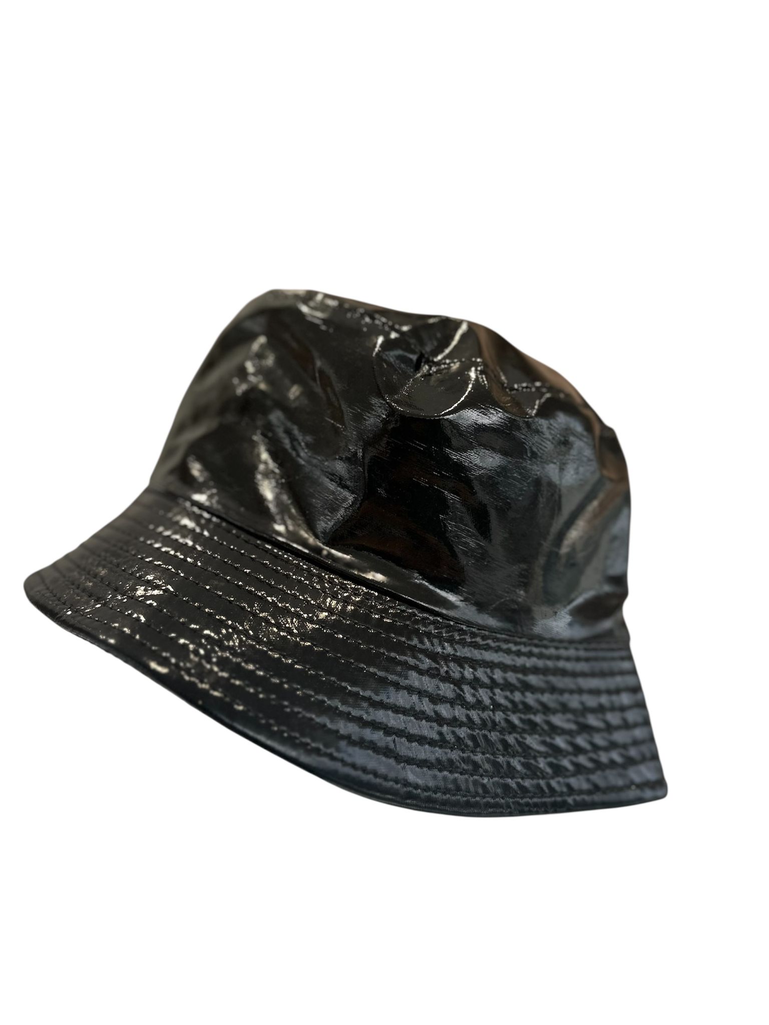 WhatsApp Image 2026-02-17 at 16.14.26 CHAPÉU PRETO EFEITO VINILICO PONTO CHIC - Image 1