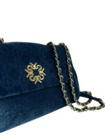 MALA EM VELUDO AZUL COM CORRENTE DOURADA RINASCIMENTO - Image 2
