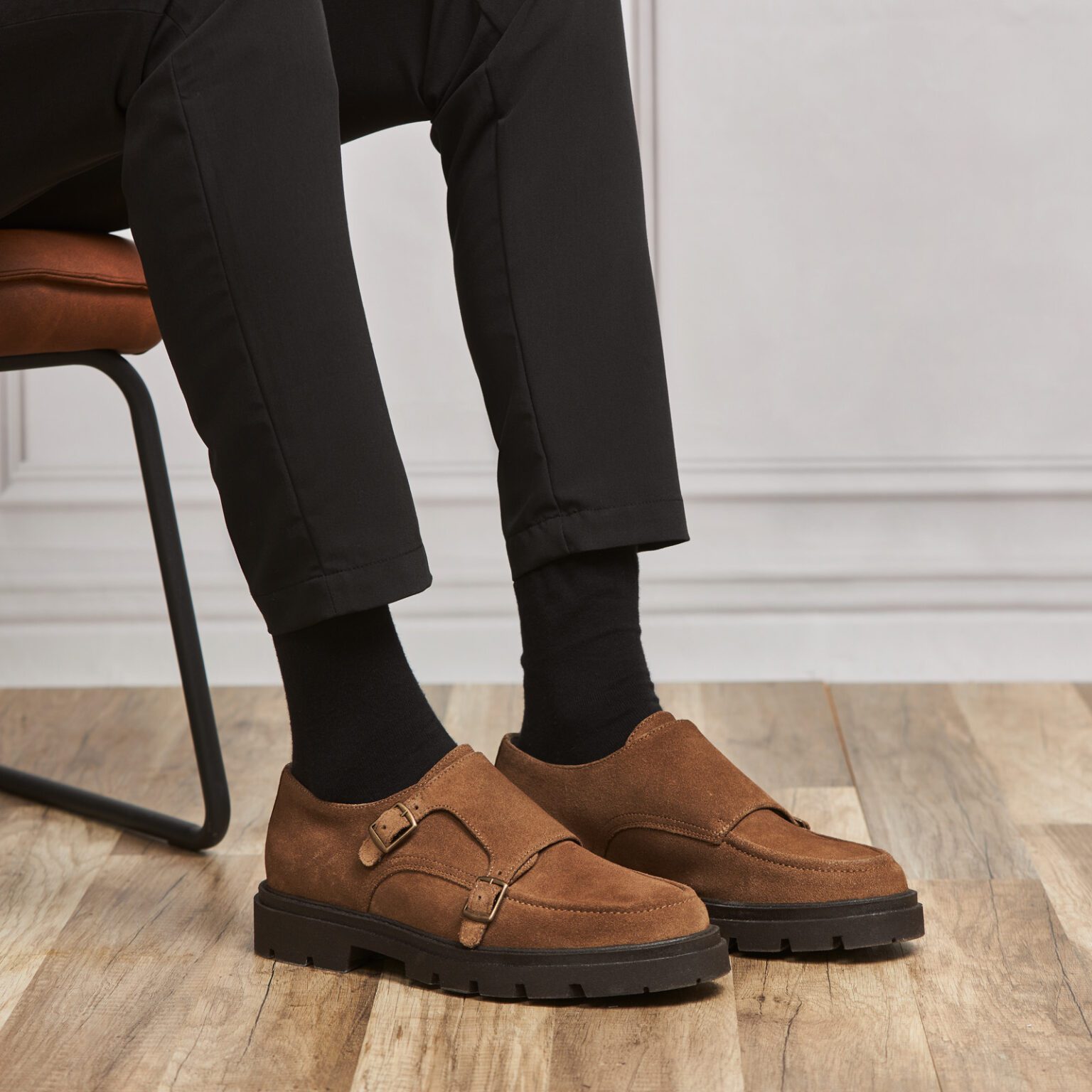 Zolf-0211_0760-1536x1536-1 SAPATO SOLA COM RASTO TAUPE ZOLF - Image 1