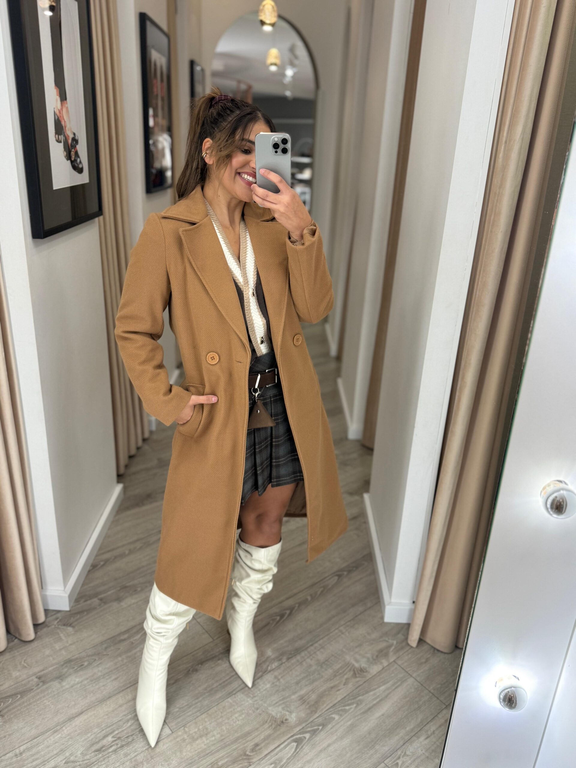 ab6f4b6c-8bf7-4c84-aa00-a8a5c77beb76 CASACO CLÁSSICO COM LAPELAS CAMEL PONTO CHIC - Image 1