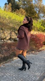 BLAZER CASTANHO COM GOLA DE PELO RINASCIMENTO - Image 3