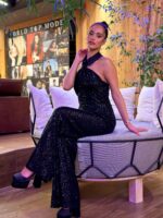 MACACÃO PRETO DE LANTEJOULAS RINASCIMENTO