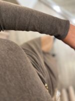 VESTIDO CASTANHO COM FIVELA DOURADA PONTO CHIC - Image 7