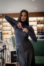 CAMISOLA CANELADA GOLA ALTA CINZA DIXIE