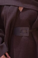 CASACO CASTANHO COM CACHECOL INTEGRADO PONTO CHIC - Image 3