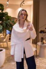 CASACO CRU COM CACHECOL INTEGRADO PONTO CHIC