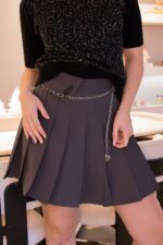 SAIA CINZA PLISSADA COM CINTO DE CORRENTE PONTO CHIC - Image 4